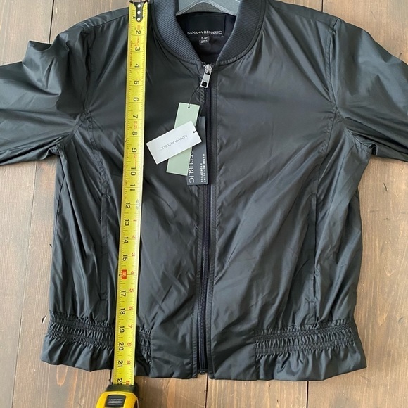 Banana Republic windbreaker - Picture 8 of 8